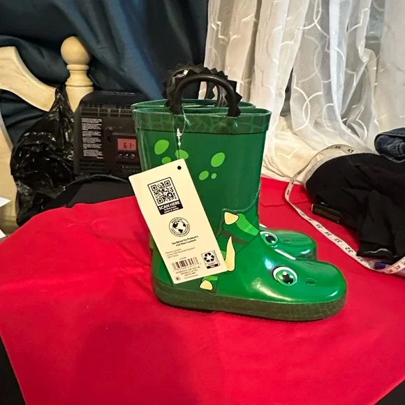 Members Mark Kids Green Frog Rain Boots - Playful Waterproof Boots - Picture 2 of 3